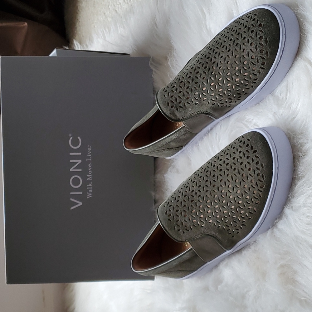 Vionic Kani Style Shoes in Olive Color